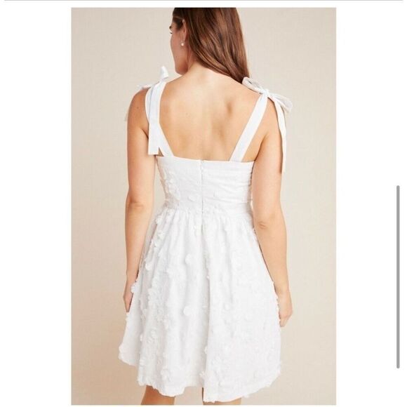 New Gal Meets Glam Anthropologie Floral Tie Shoulder Dress Size 0 White Romantic - Picture 12 of 13